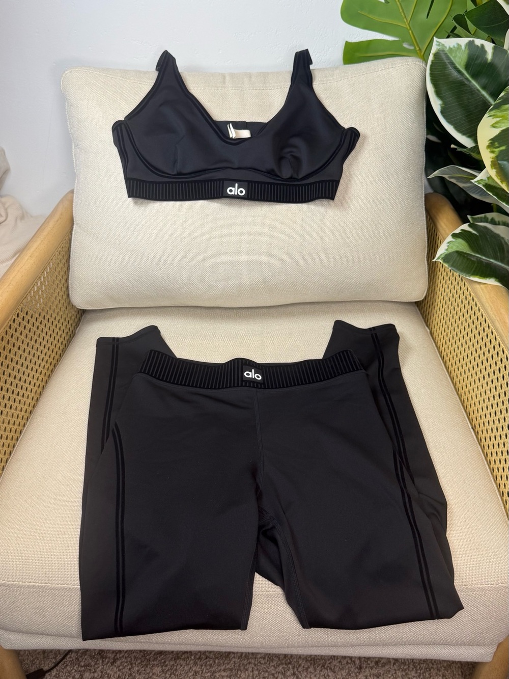 Alo Yoga Line Up SET Size medium